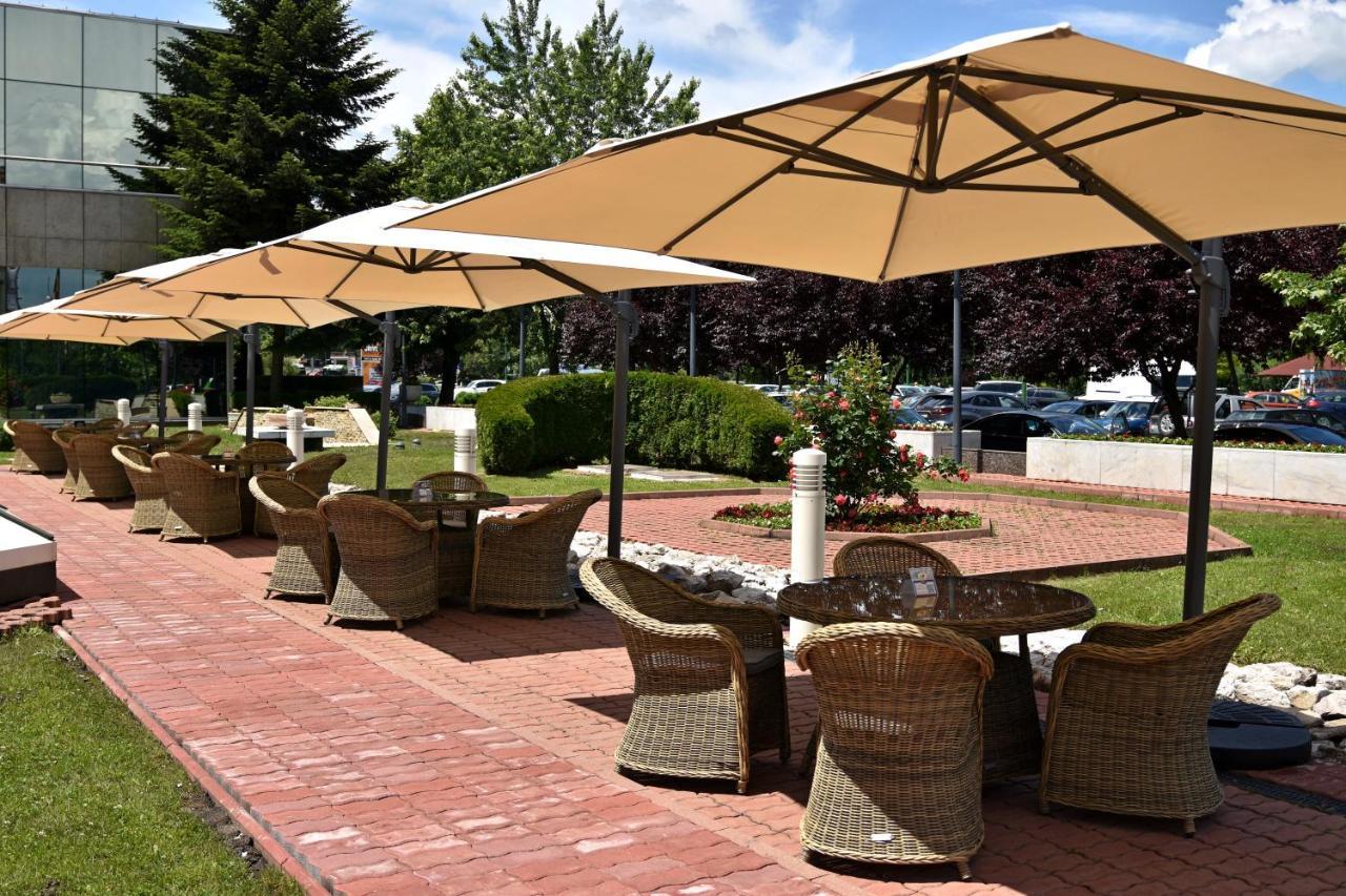 Aro Palace Hotel