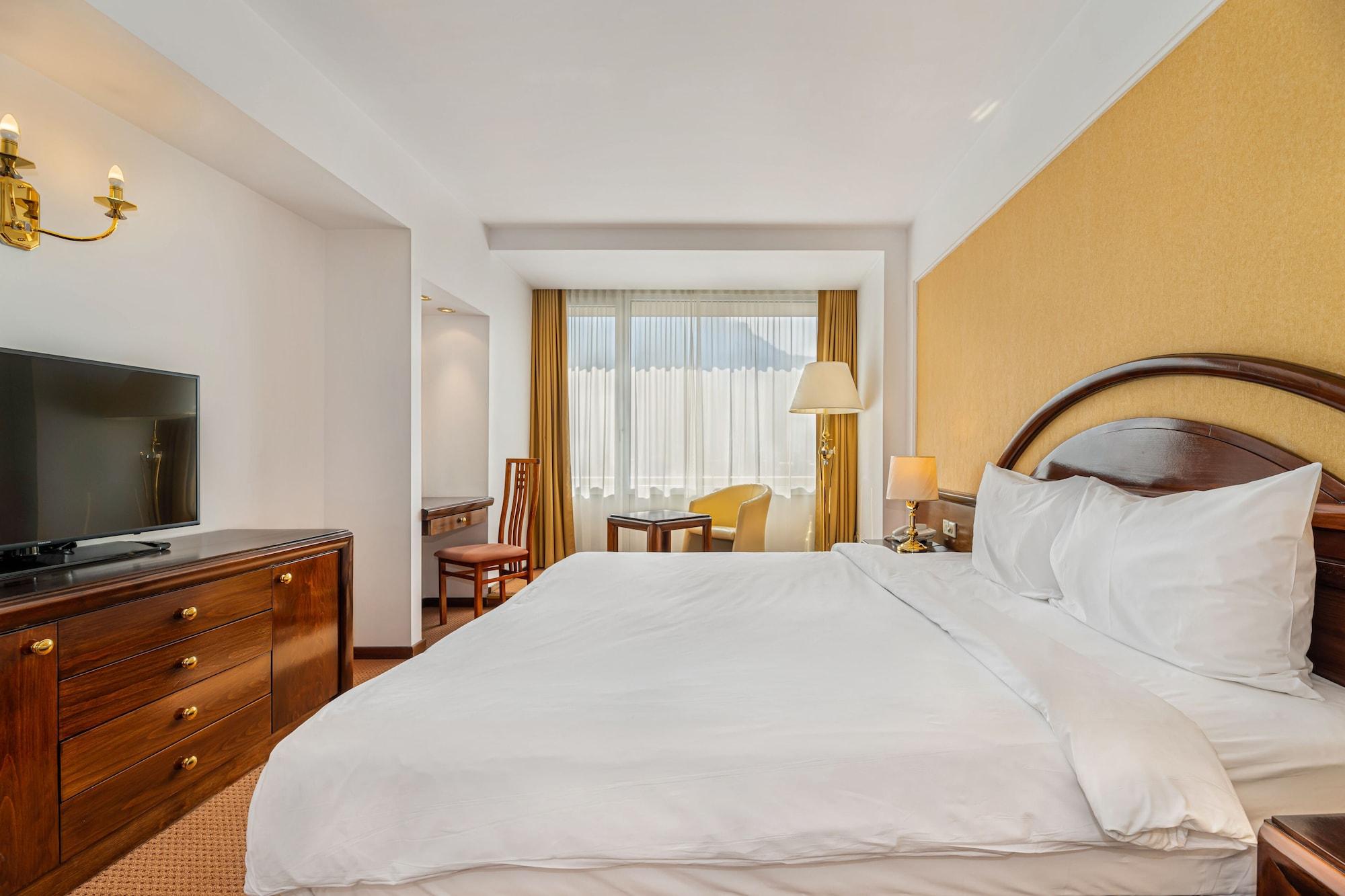 Aro Palace Hotel 5*
