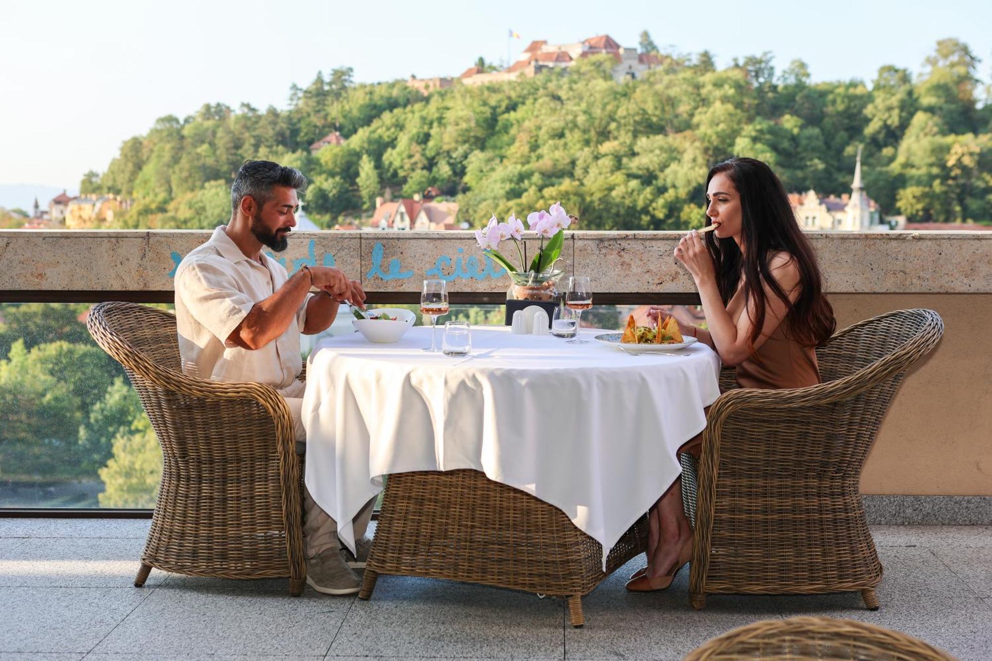 Aro Palace Hotel