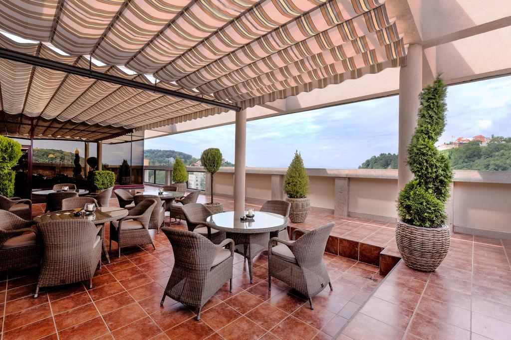 Aro Palace 5*